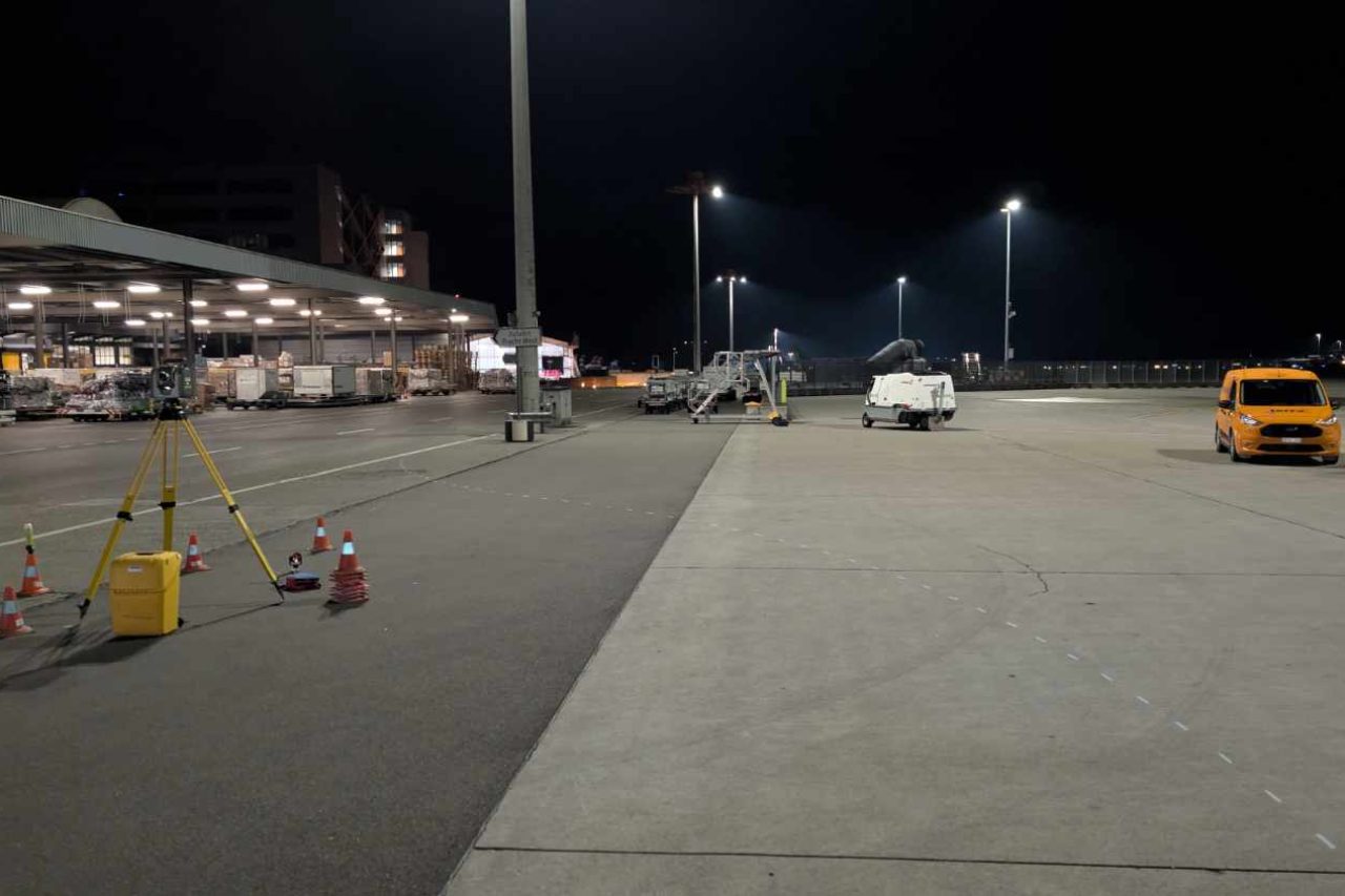 terra-vermessungen-ag-aktuelles-markierroboter-am-flughafen-zuerich-3